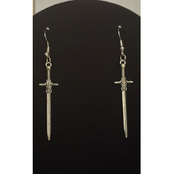 Boucle d’oreille épée