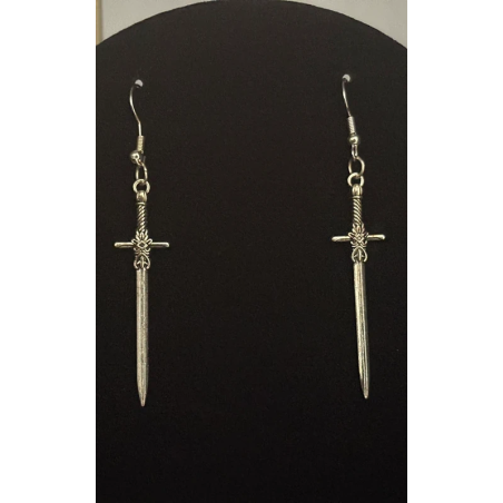 Boucle d’oreille épée