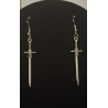 Boucle d’oreille épée