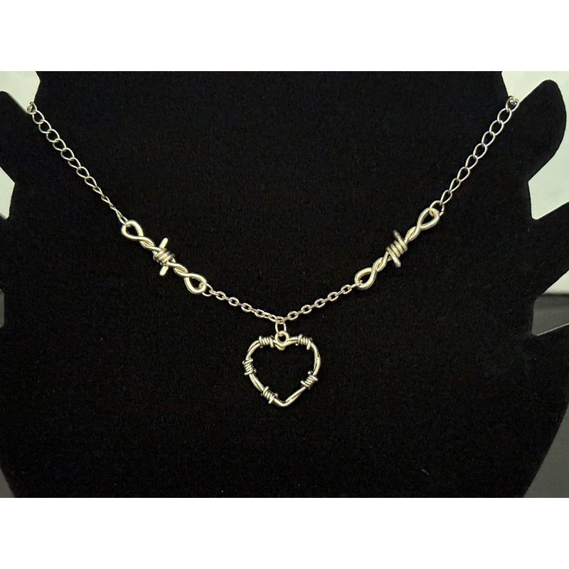 Collier Cœur Barbelé – Style Rock & Symbolique Forte